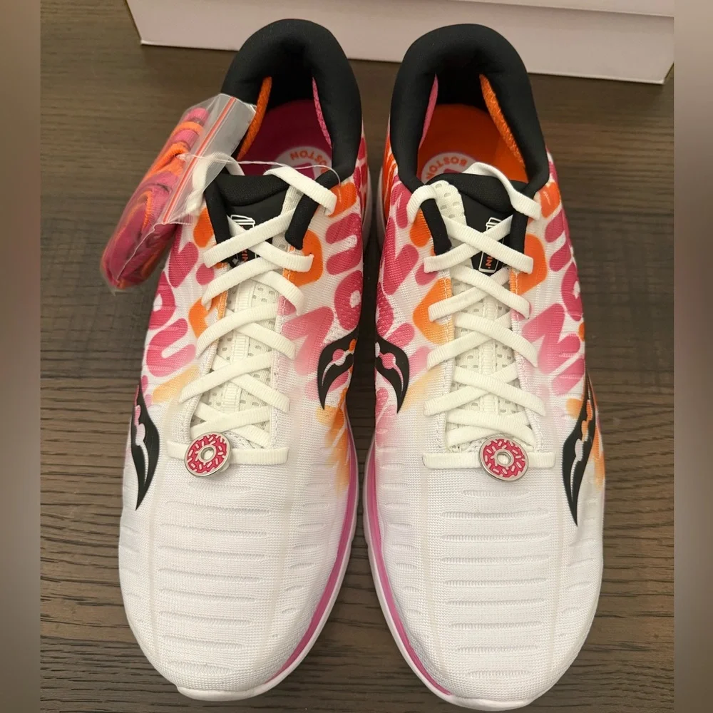 Saucony Dunkin’ Donuts Men’s Kinvara 10 Running Athletic Shoes Size 12.5